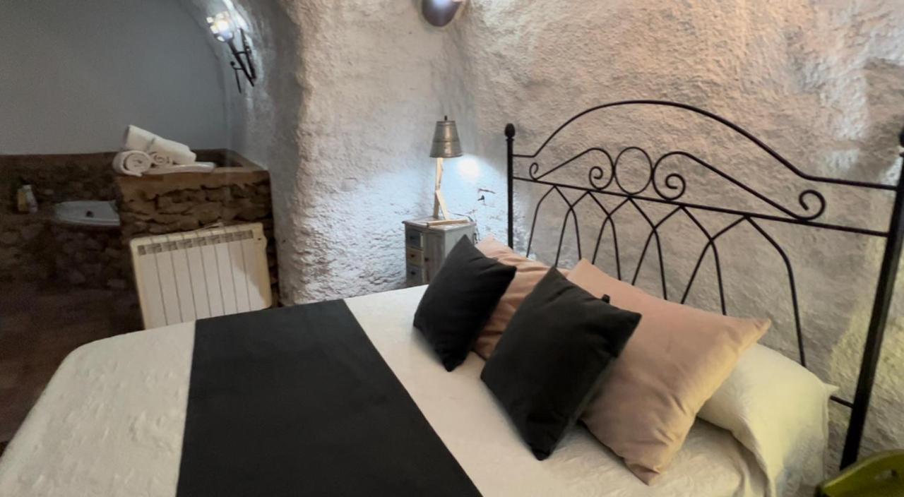 Cuevas Pinomojon Country house *