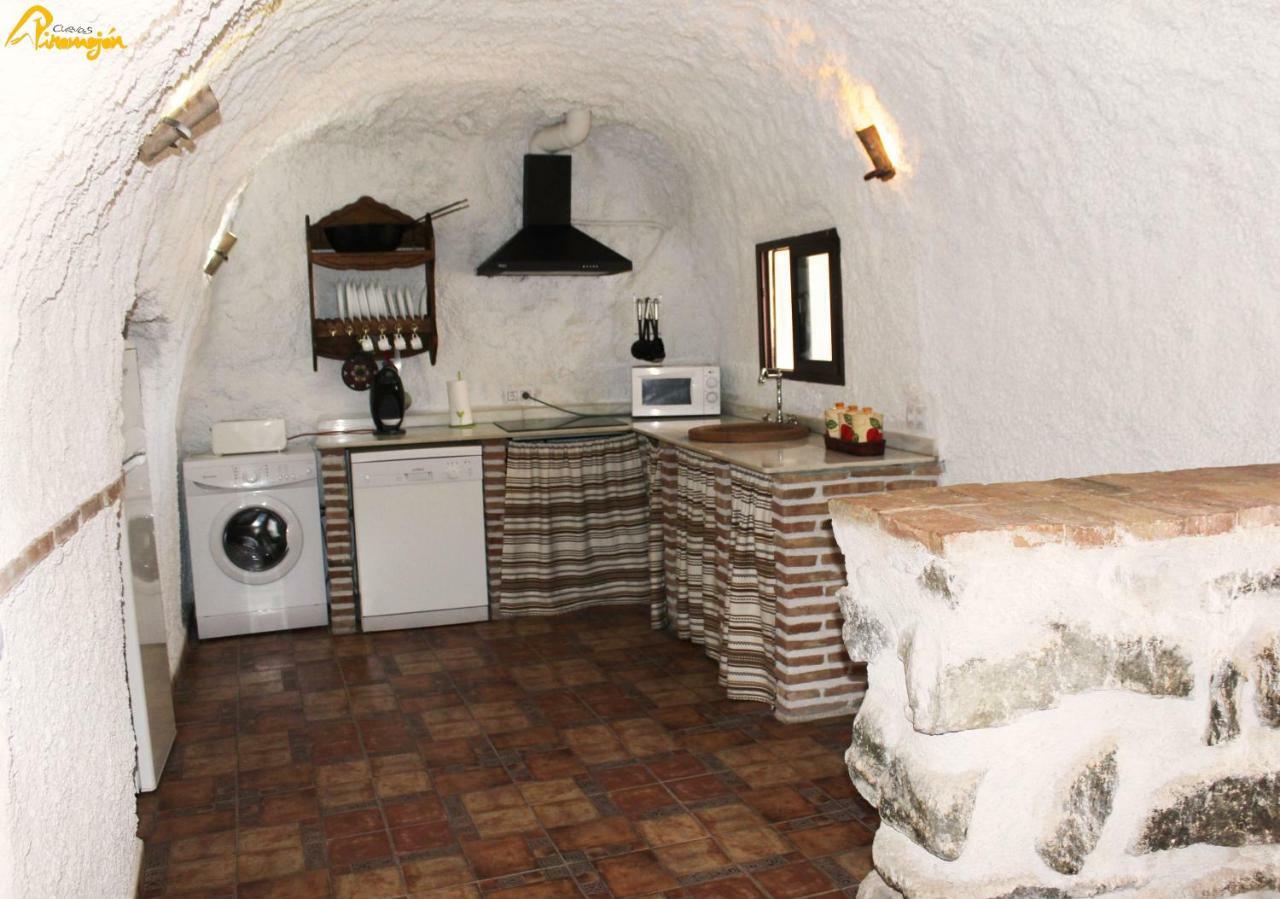 Cuevas Pinomojon Country house *